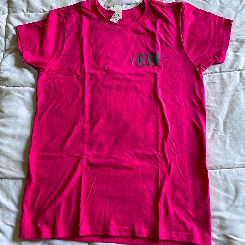 Women pink ER T-shirt for health care workers who work at ER.